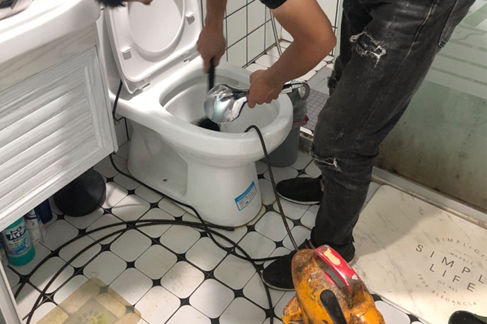 丹阳马桶堵塞自己疏通还是找师傅?专业上门服务让你省时更省心